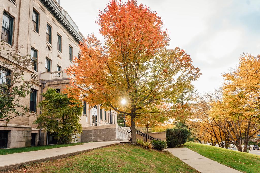 Front view of Lincoln Elementary School